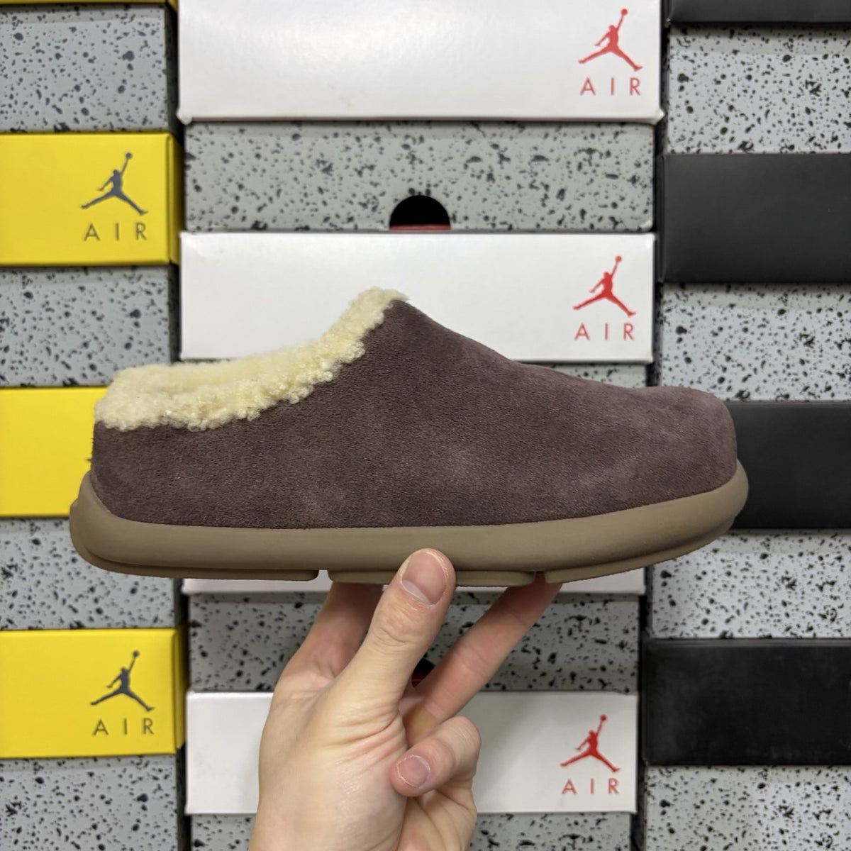 UGG Pumped Slide 'Dark Brown' — vue 9
