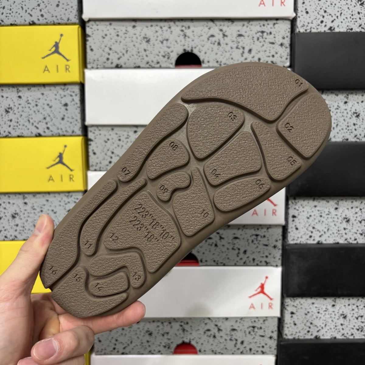 UGG Pumped Slide 'Grey' — vue 3