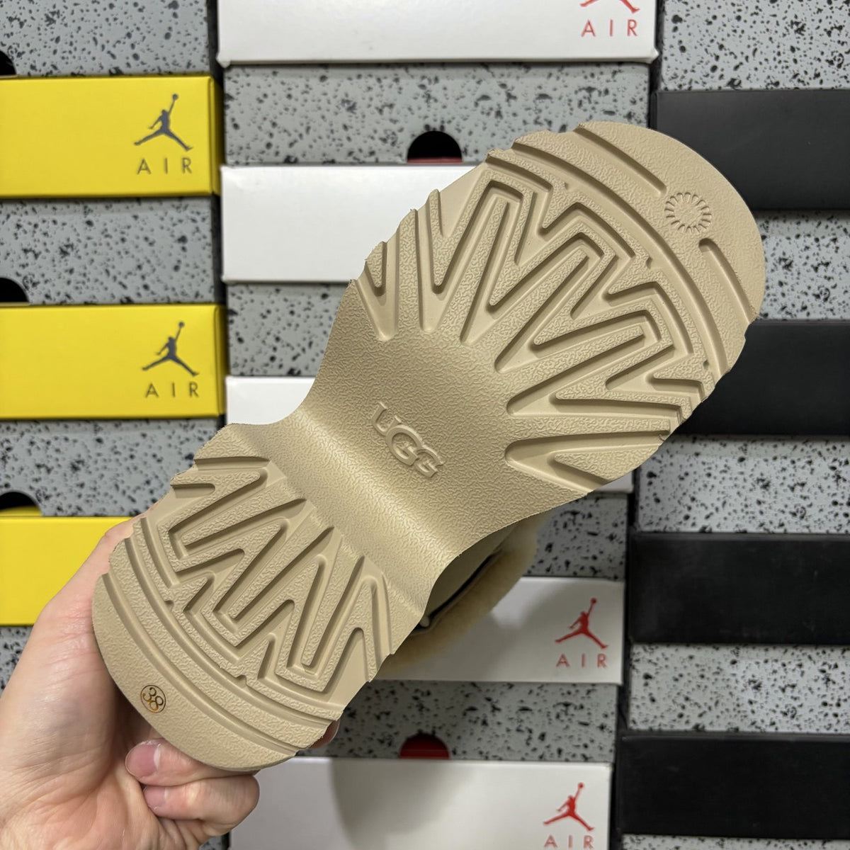 UGG Esme 'Sand' — vue 3