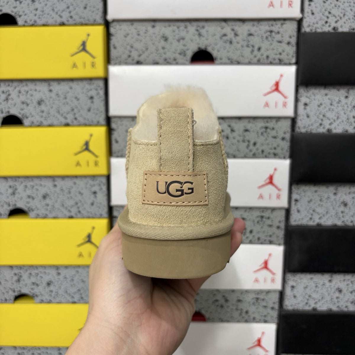 UGG Classic Ultra Mini Lite 'Sand' — vue 4
