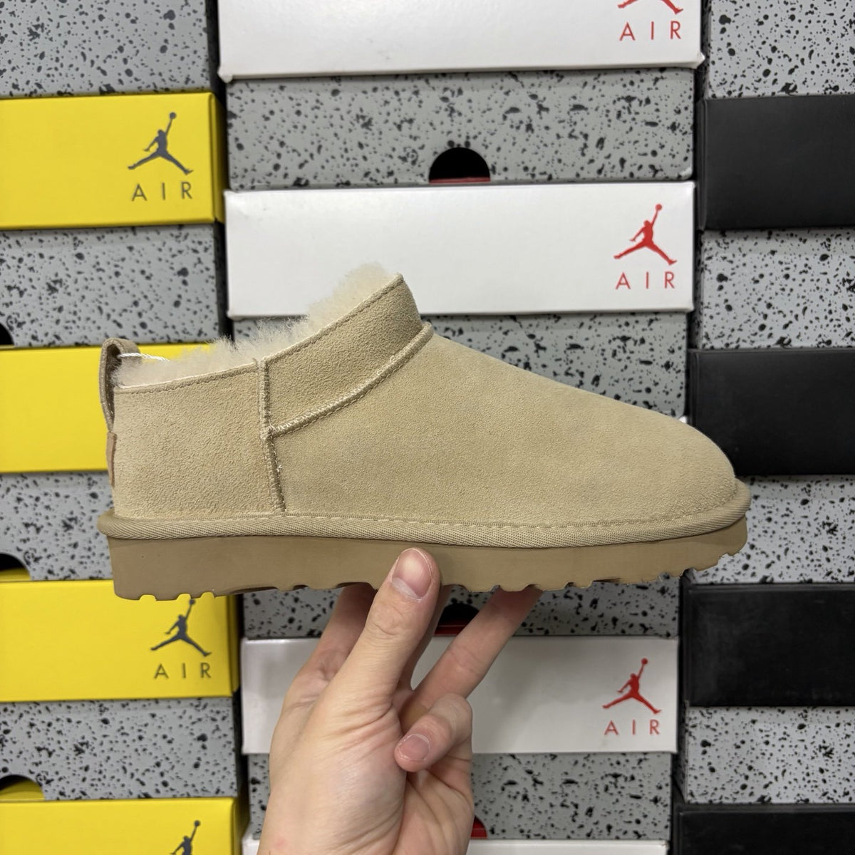 UGG Classic Ultra Mini Lite 'Sand' — vue 9