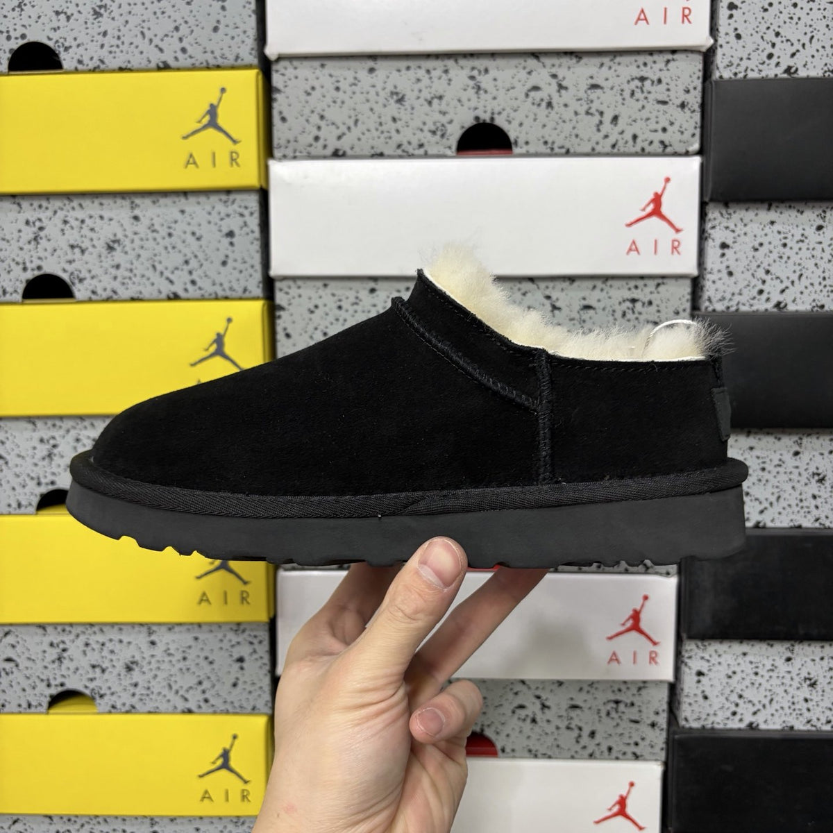 UGG Classic Ultra Mini Lite 'Black' — vue 2