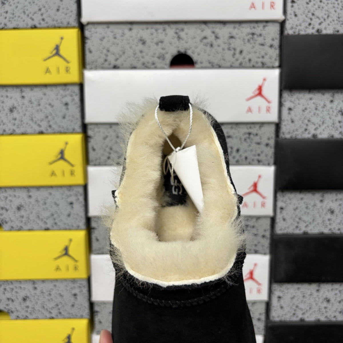 UGG Classic Ultra Mini Lite 'Black' — vue 5
