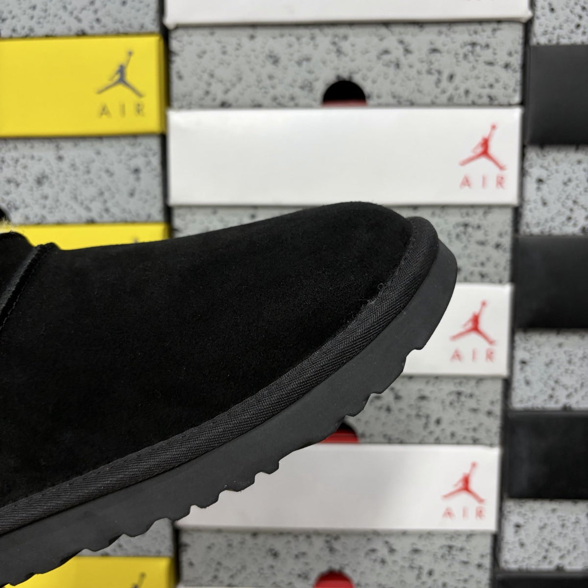 UGG Classic Ultra Mini Lite 'Black' — vue 7