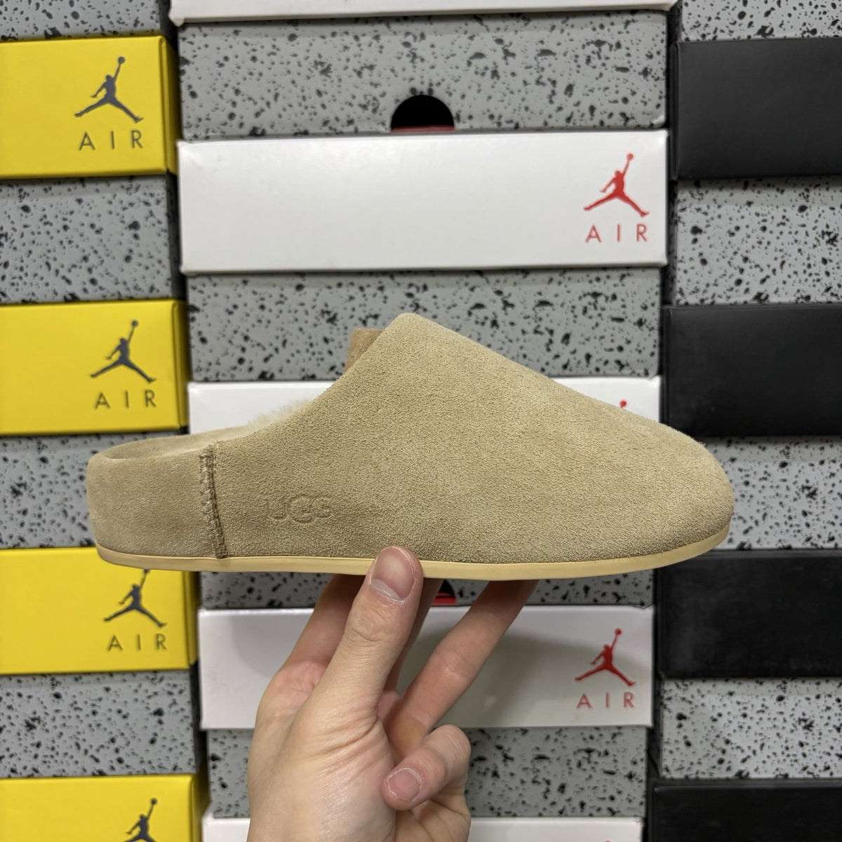 UGG Classic Slip-On 'Sand' — vue 2