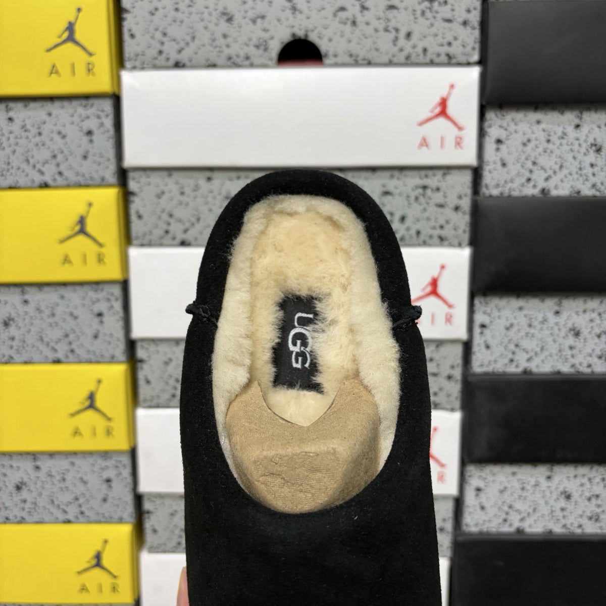 UGG Classic Slip-On 'Black' — vue 5
