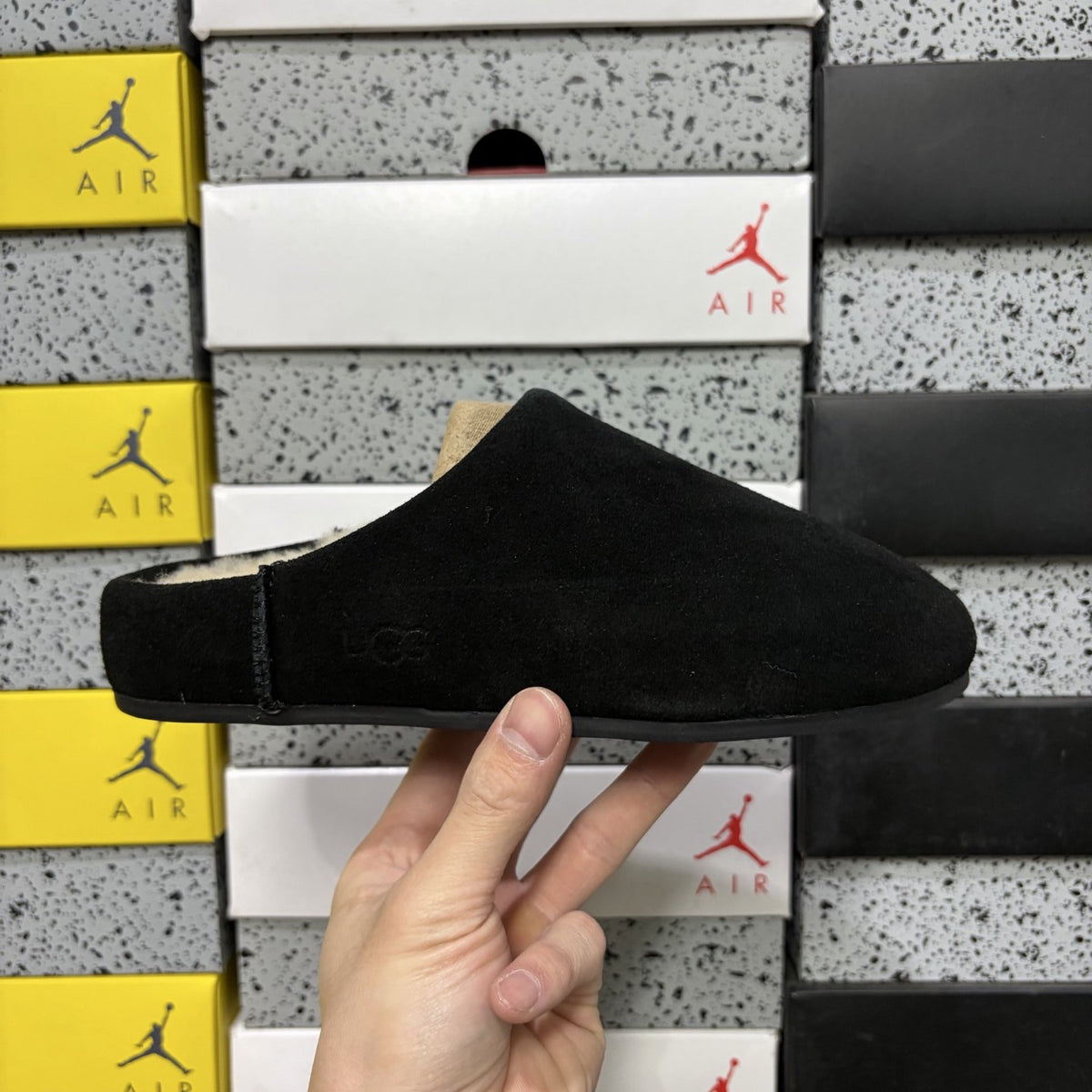 UGG Classic Slip-On 'Black' — vue 9
