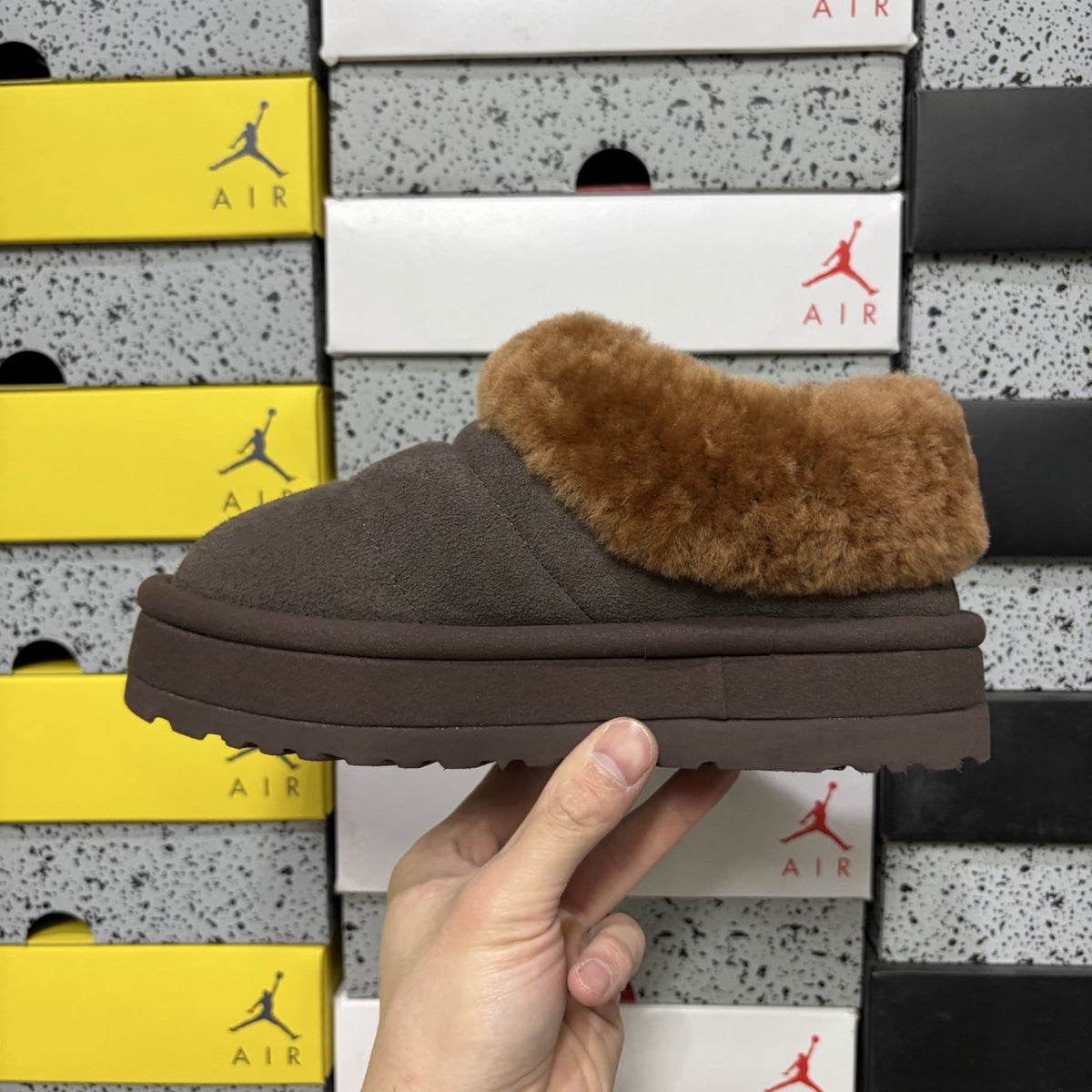 UGG Classic Ultra Mini Platform Fur 'Chocolate' — vue 2