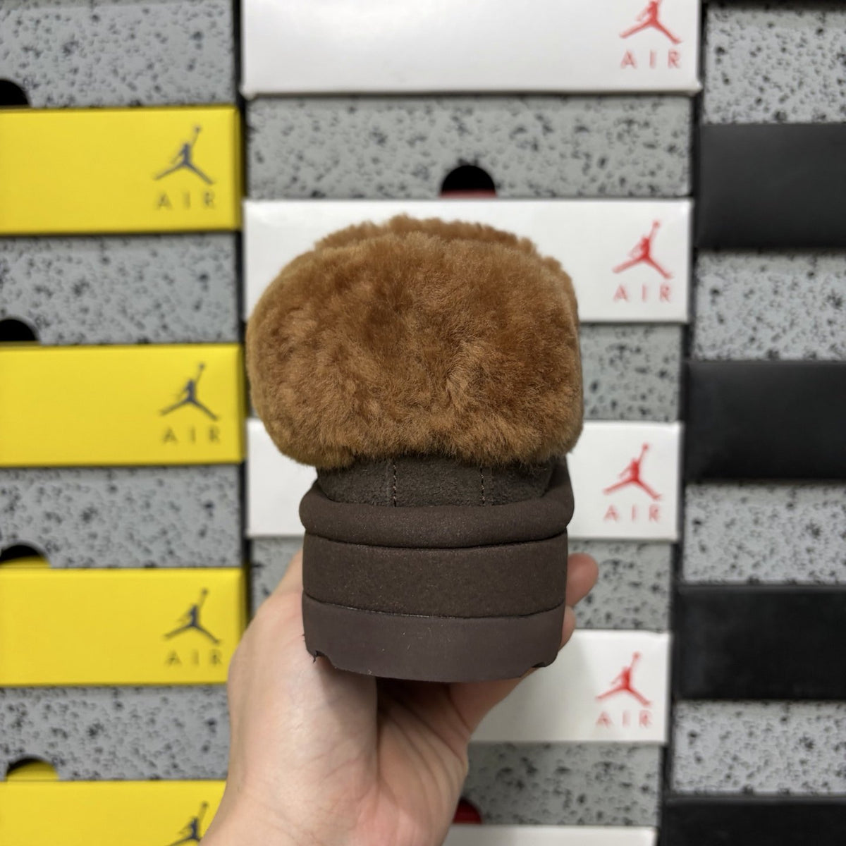 UGG Classic Ultra Mini Platform Fur 'Chocolate' — vue 4
