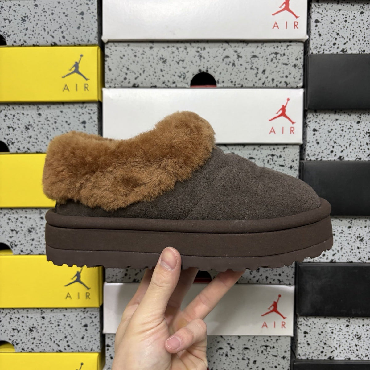 UGG Classic Ultra Mini Platform Fur 'Chocolate' — vue 9