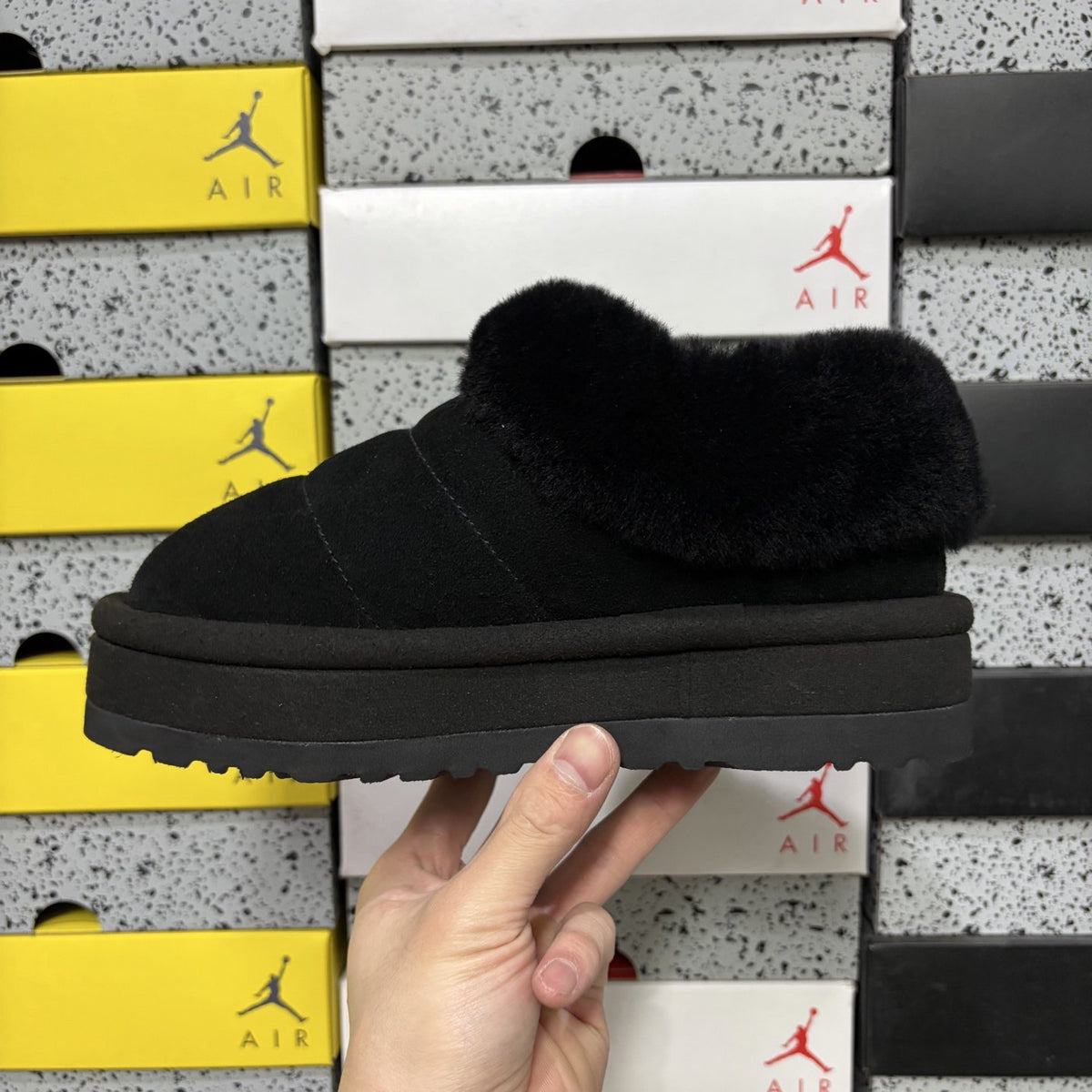 UGG Classic Ultra Mini Platform Fur 'Black' — vue 2