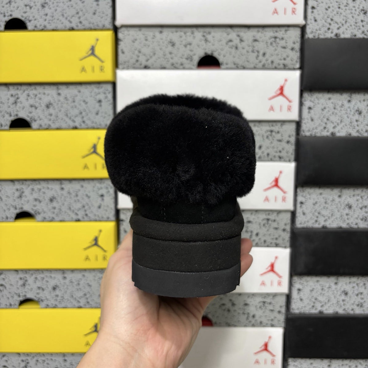 UGG Classic Ultra Mini Platform Fur 'Black' — vue 4