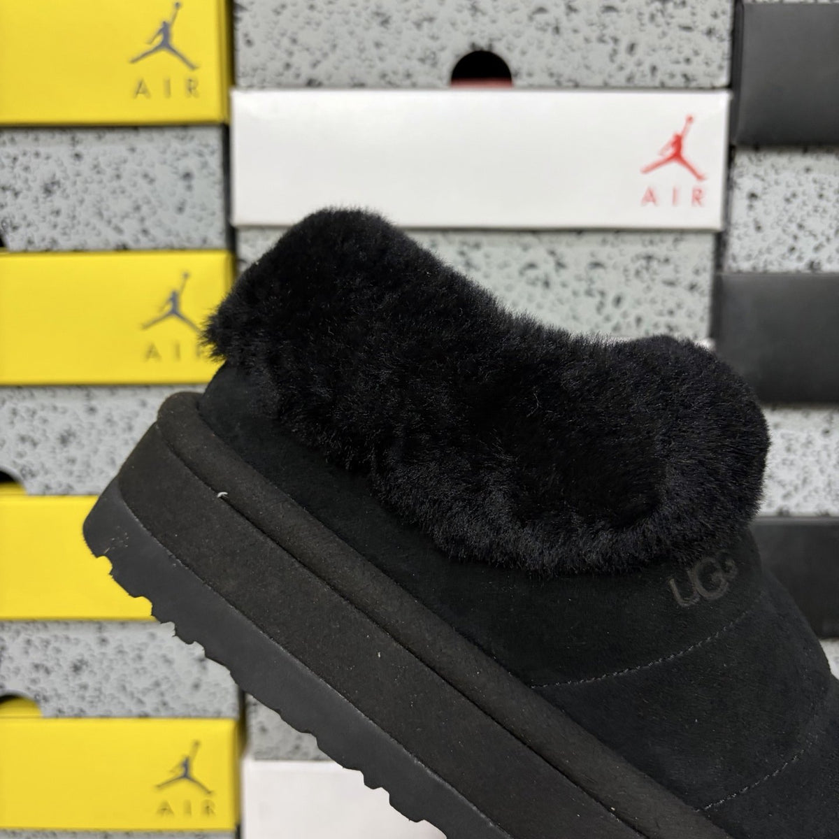 UGG Classic Ultra Mini Platform Fur 'Black' — vue 6