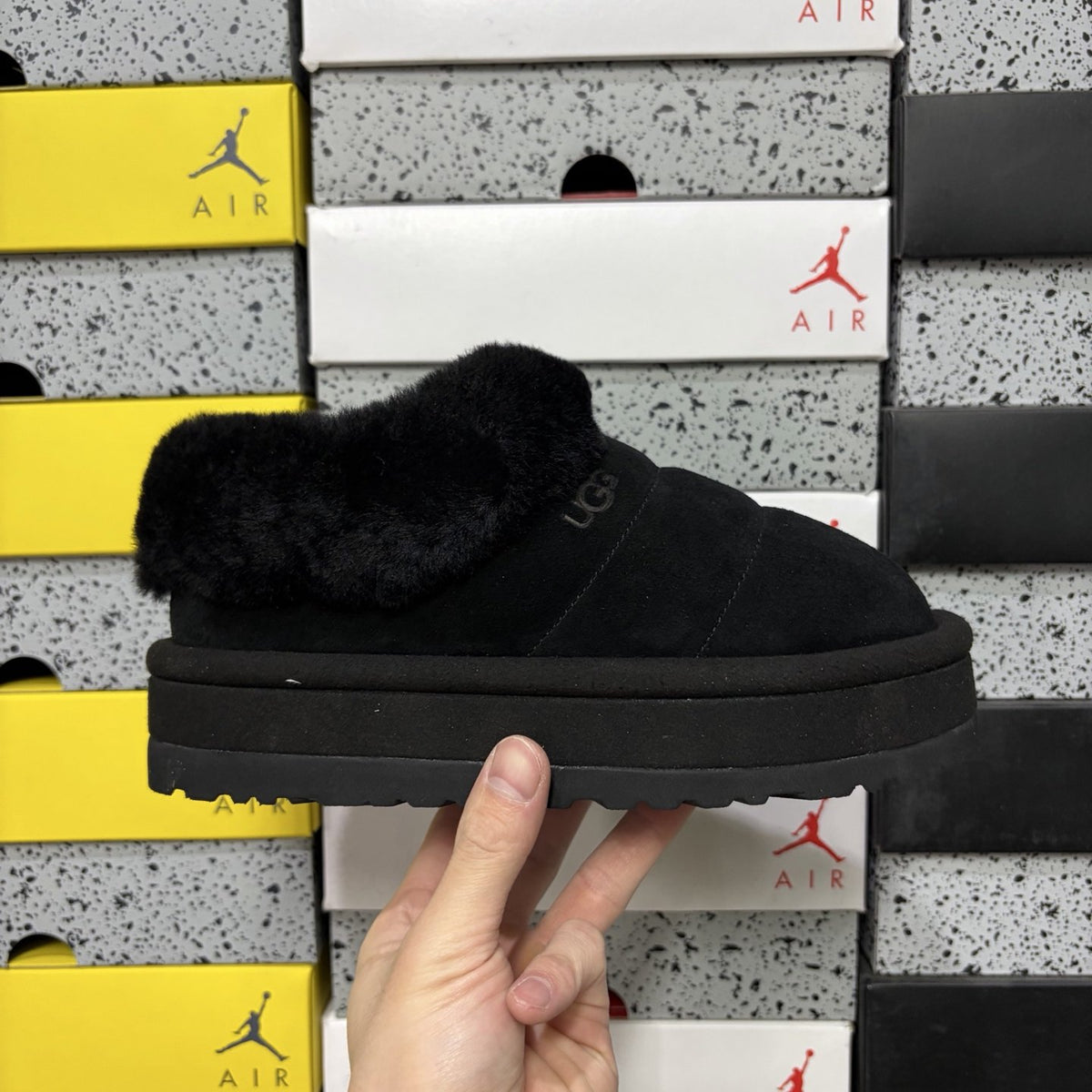 UGG Classic Ultra Mini Platform Fur 'Black' — vue 9