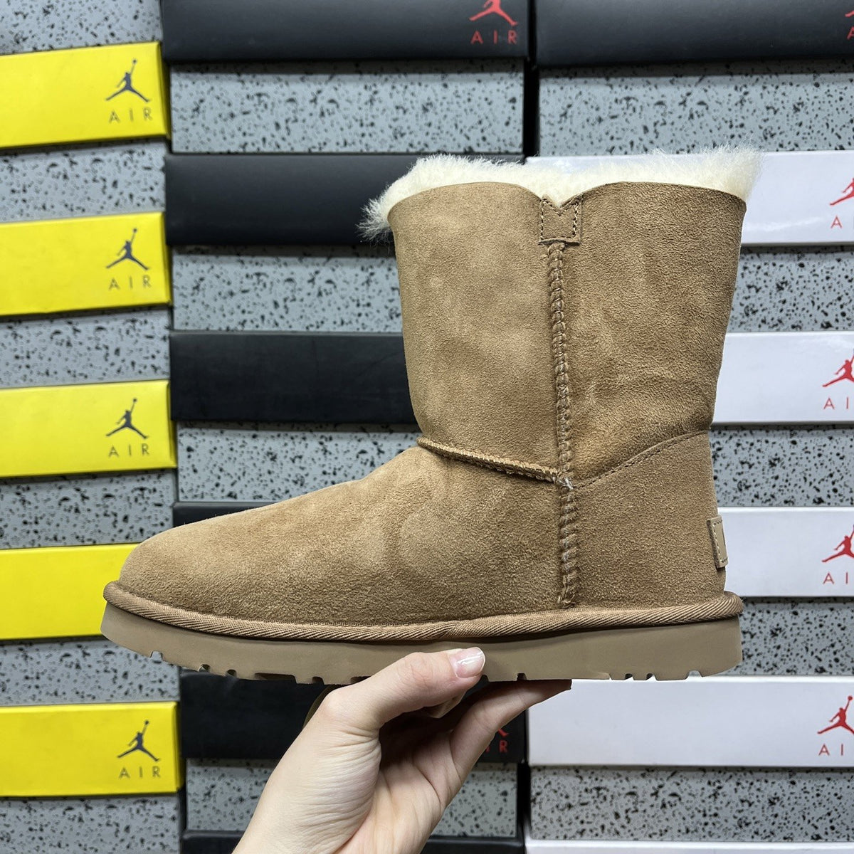 UGG Bailey Button Triplet II 'Chestnut' — vue 2