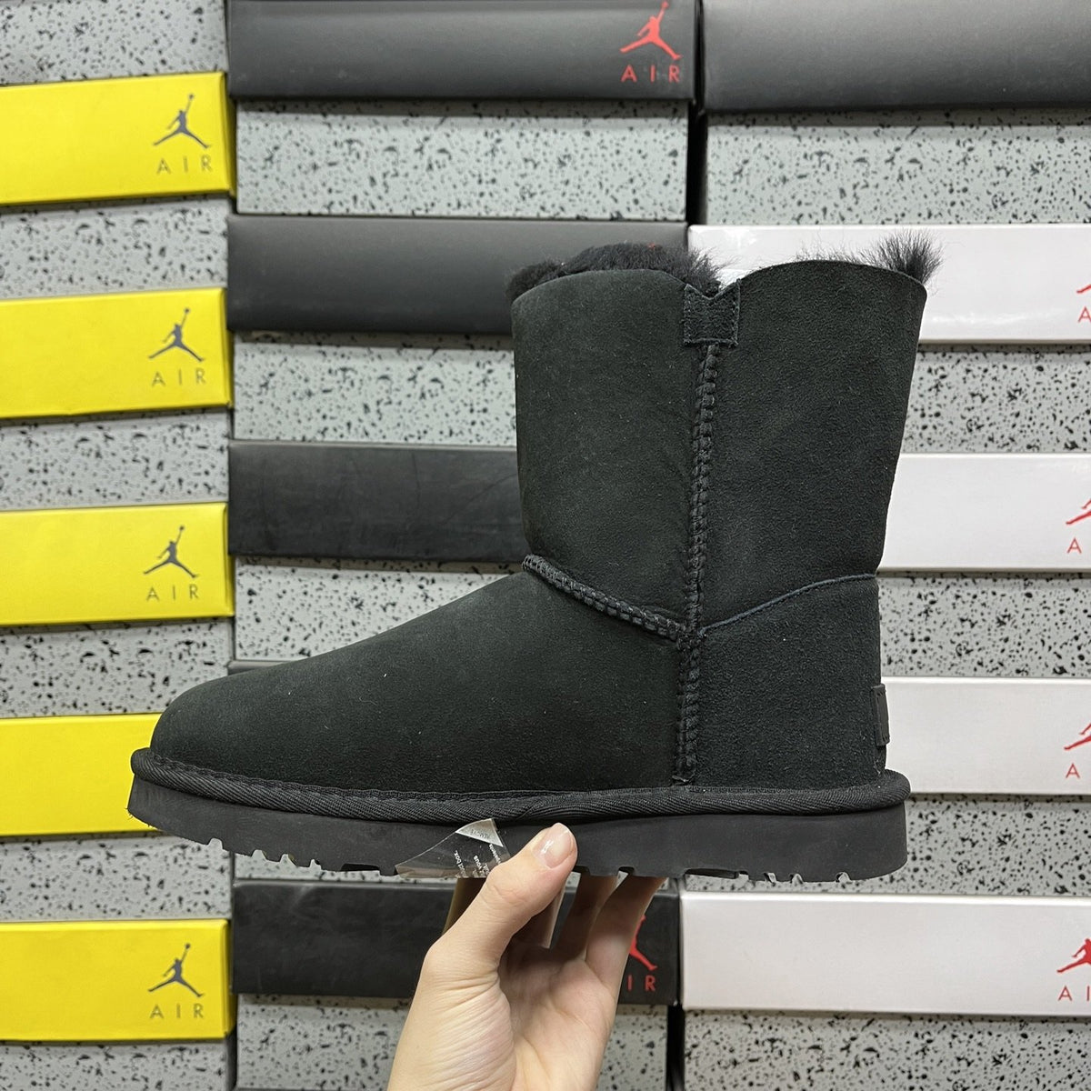 UGG Bailey Button Triplet II 'Black' — vue 2