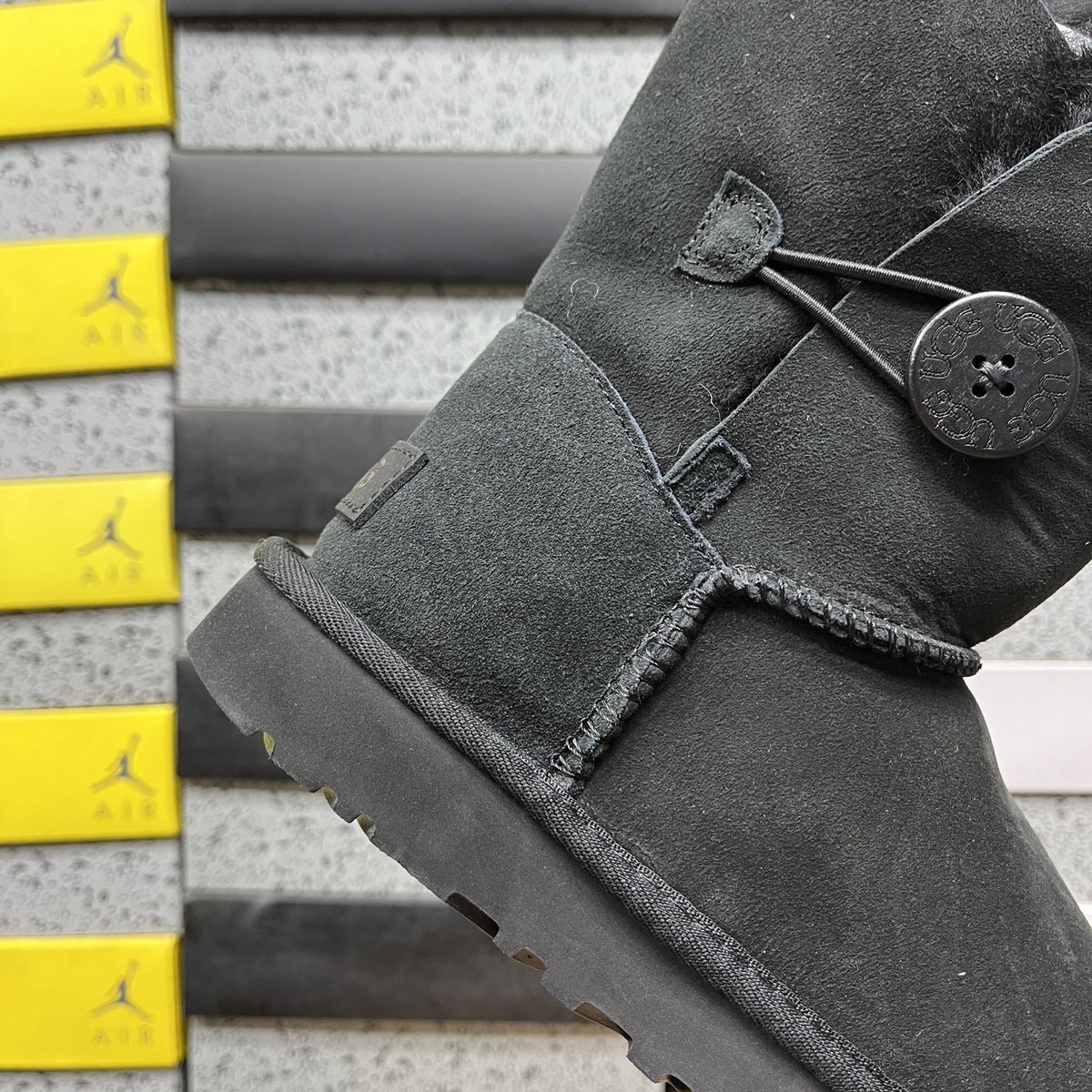 UGG Bailey Button Triplet II 'Black' — vue 6