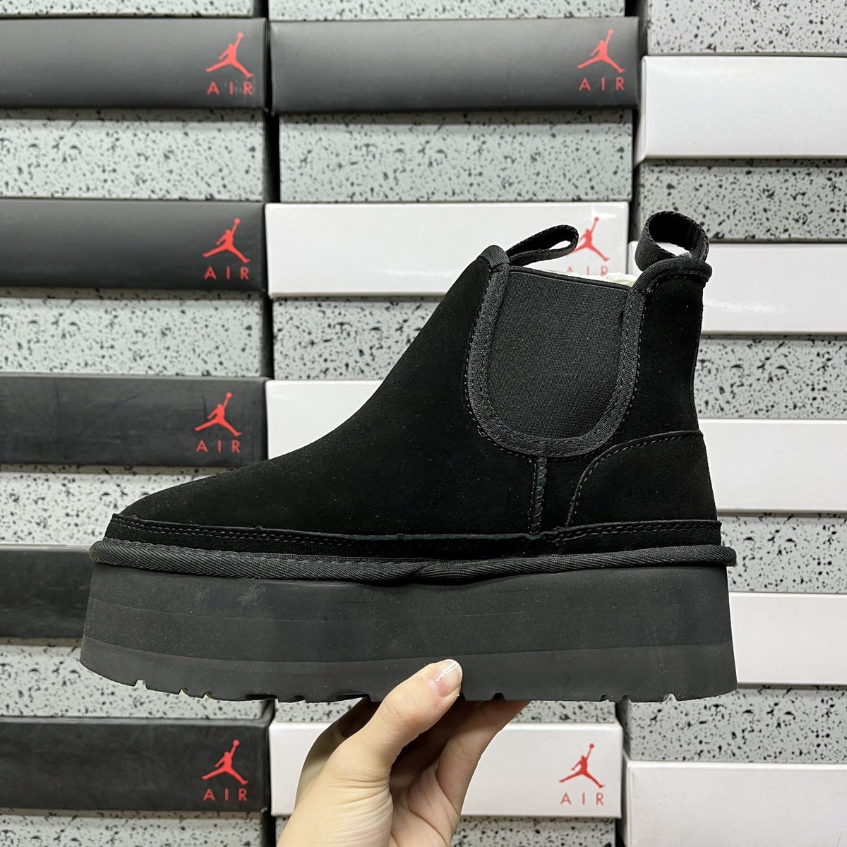 UGG Chelsea Platform 'Black' — vue 2