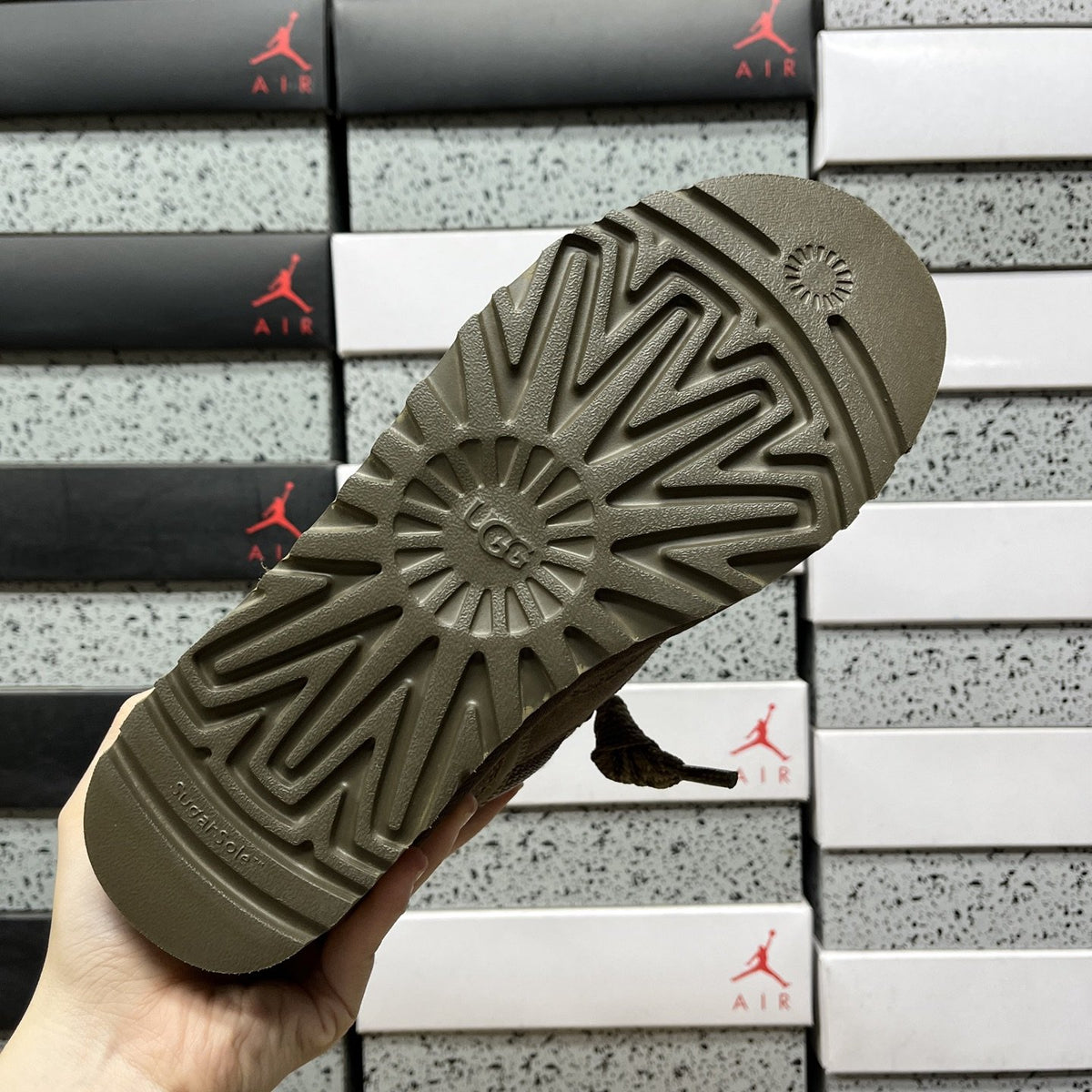 UGG Lowmel 'Smoked Brown' — vue 3
