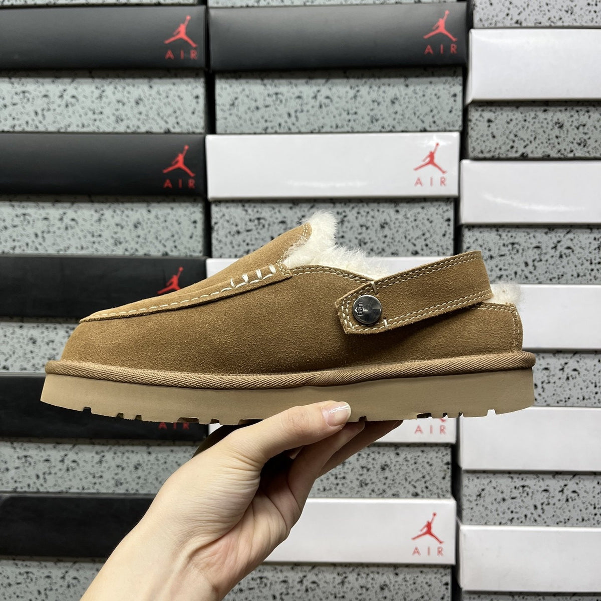 UGG Tazz Buckle 'Chestnut' — vue 2