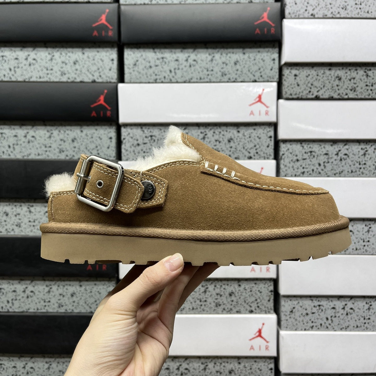 UGG Tazz Buckle 'Chestnut' — vue 9
