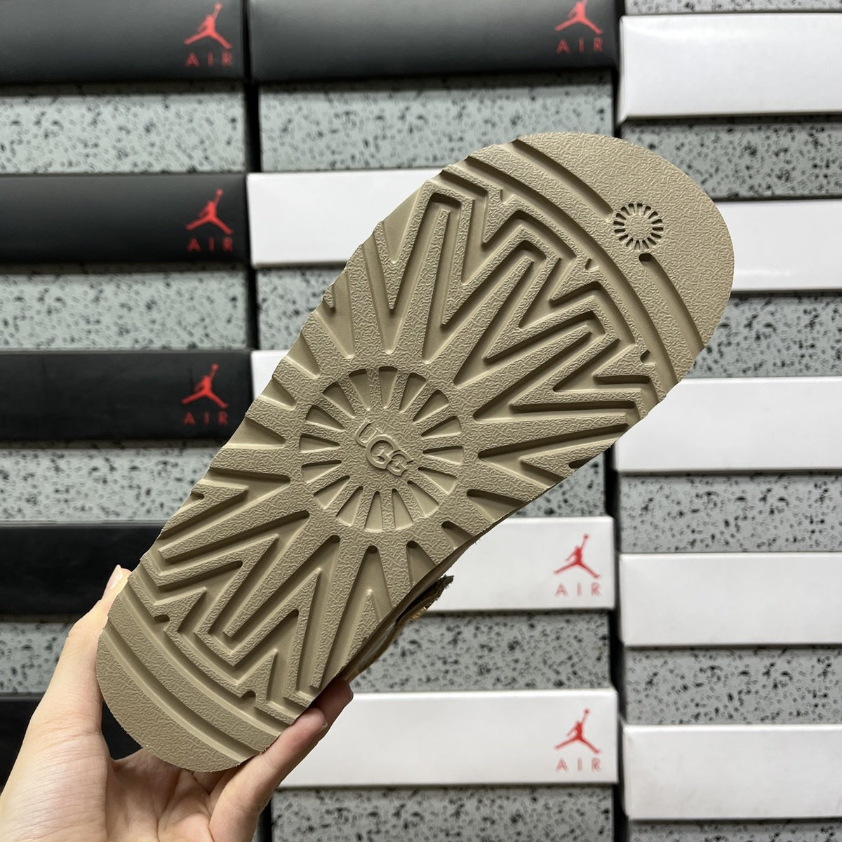 UGG Tazz Buckle 'Mustard Seed' — vue 3