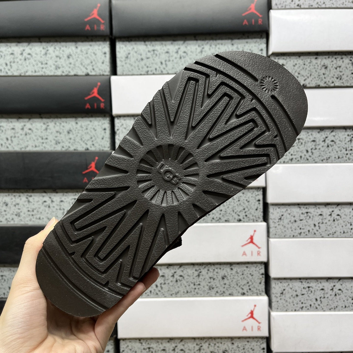 UGG Tazz Buckle 'Dark Brown' — vue 3