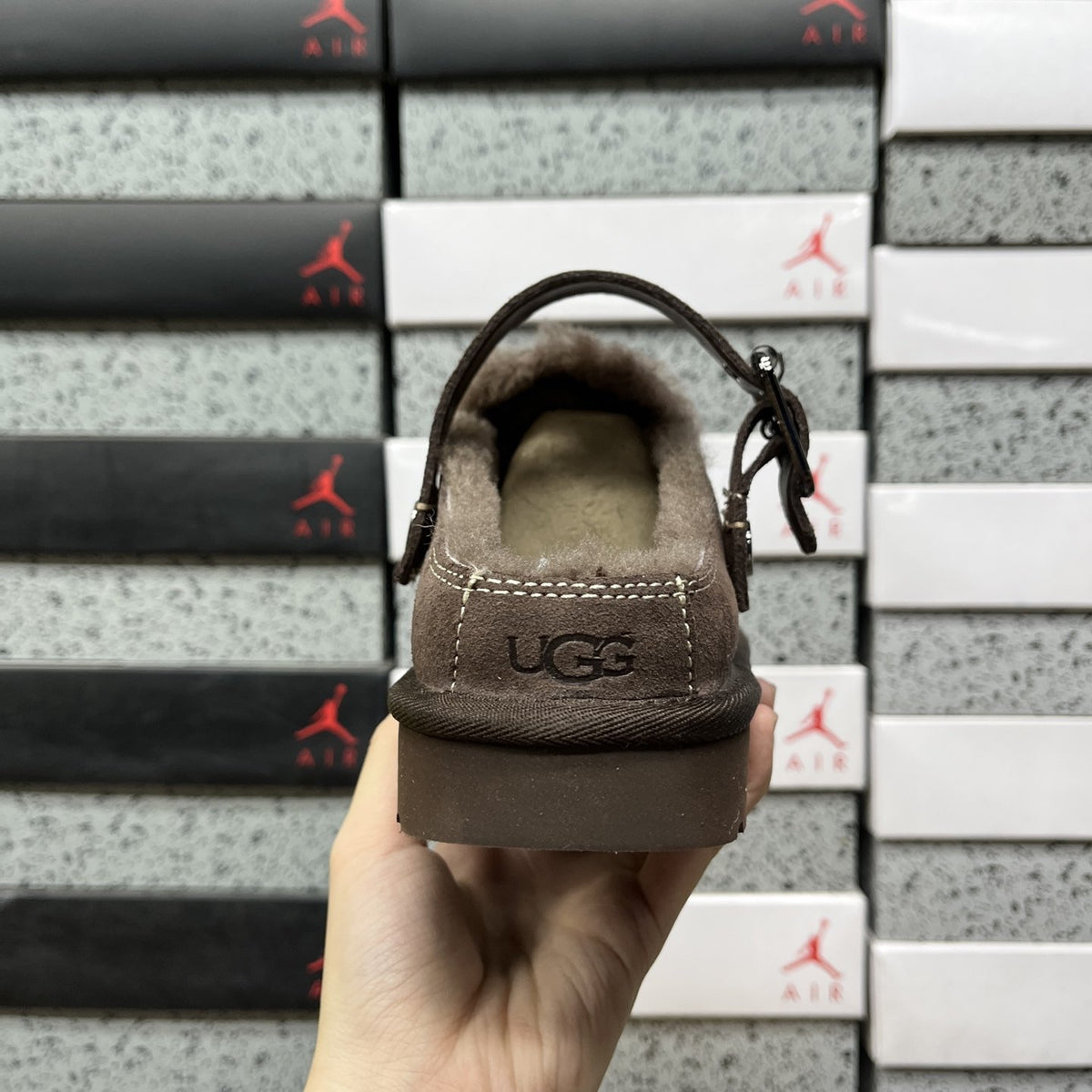 UGG Tazz Buckle 'Dark Brown' — vue 4