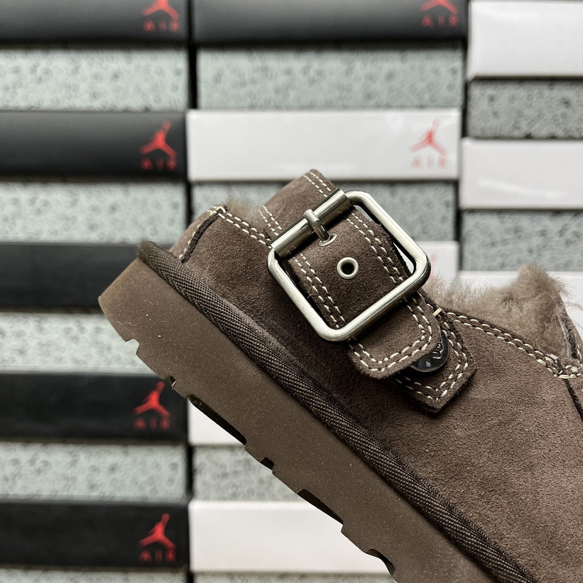 UGG Tazz Buckle 'Dark Brown' — vue 6