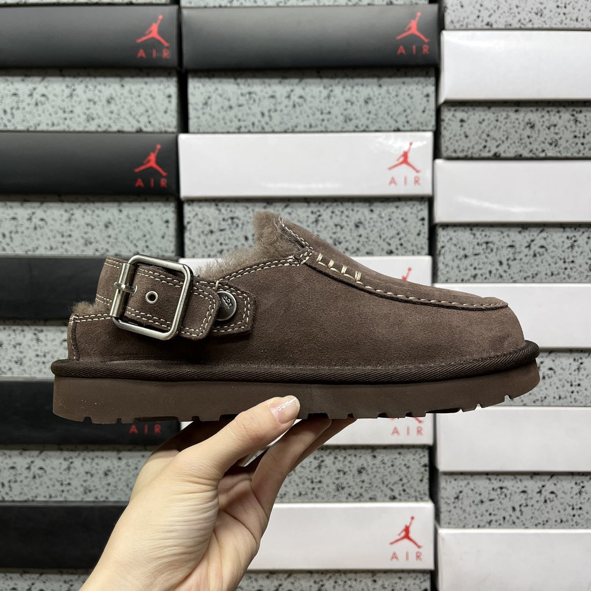 UGG Tazz Buckle 'Dark Brown' — vue 9