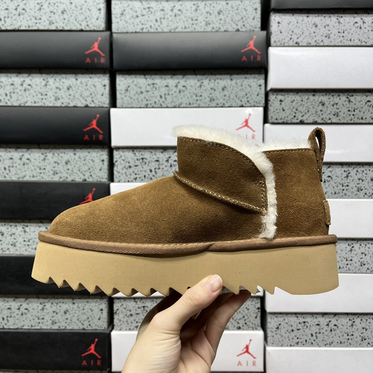 UGG Classic Ultra Mini Platform Low 'Chestnut' — vue 2