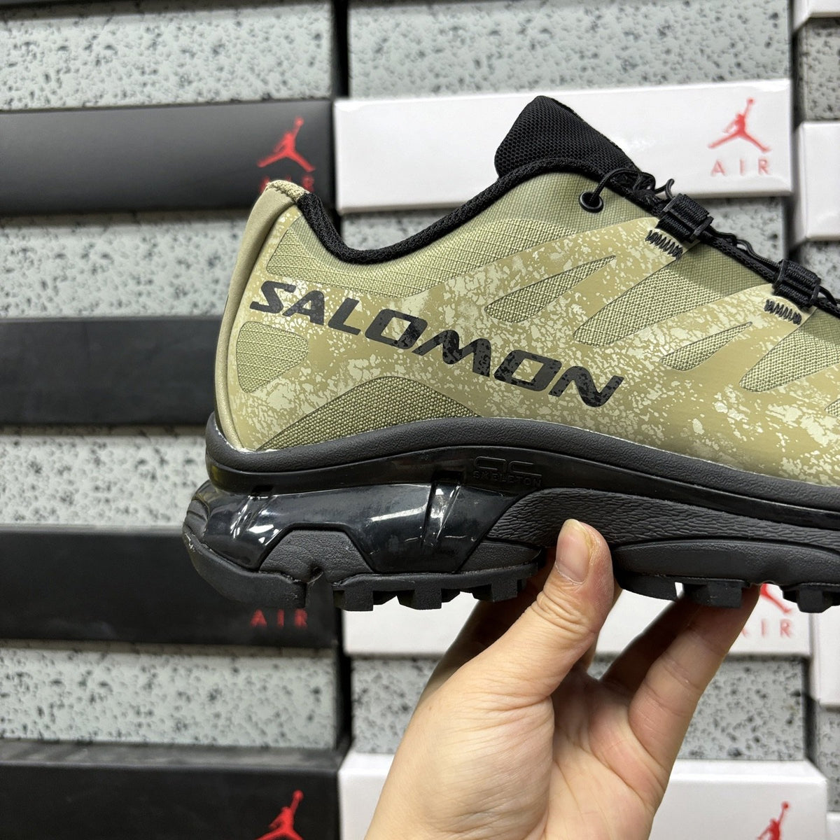 Sneakers XT-4 'Olive Green' — vue 3