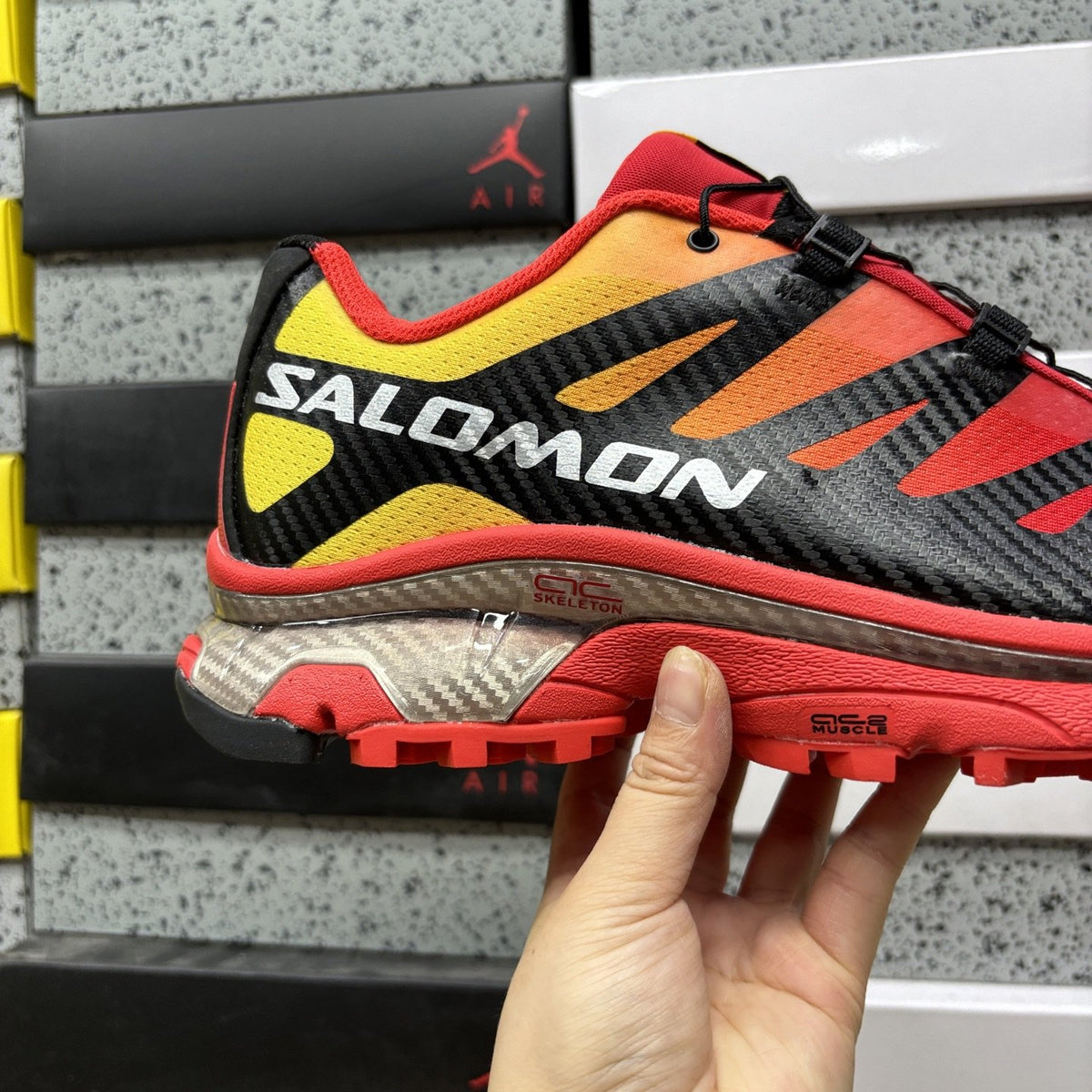 Sneakers XT-4 'Red Orange' — vue 3