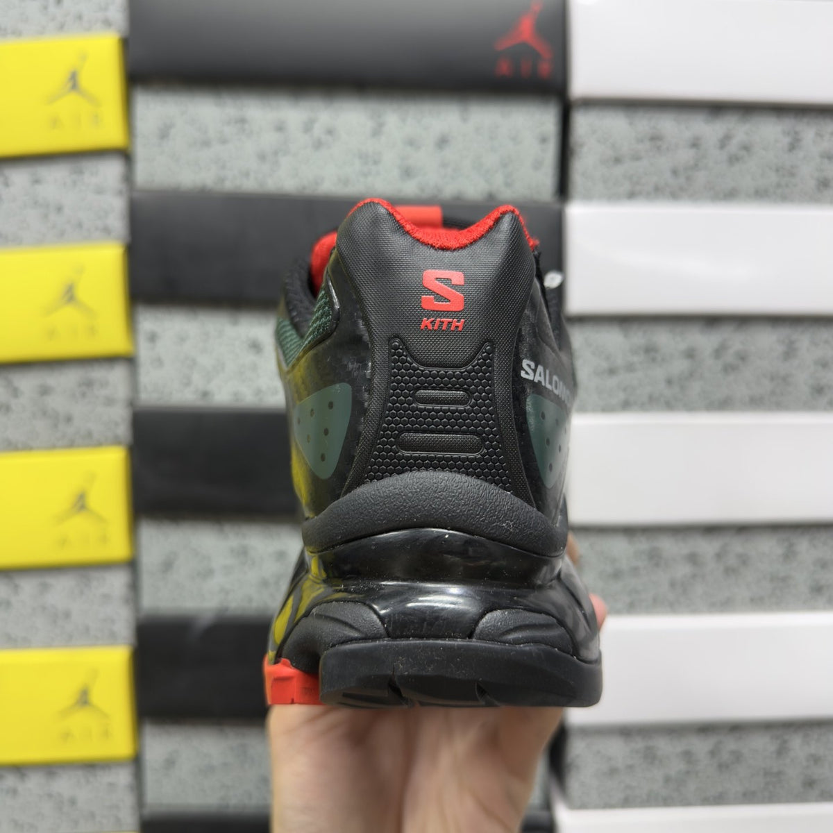 Sneakers XT-4 'Black Red' — vue 3